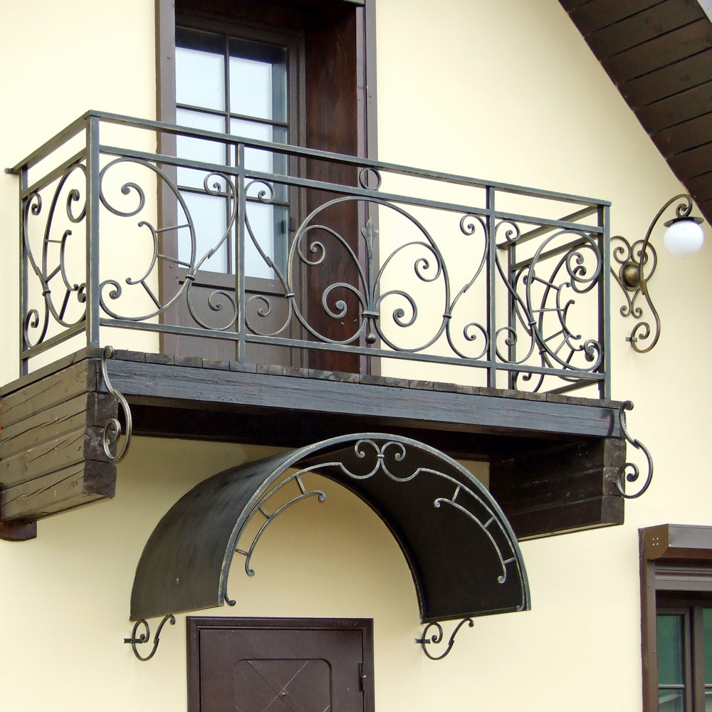 Прямые кованые балконы