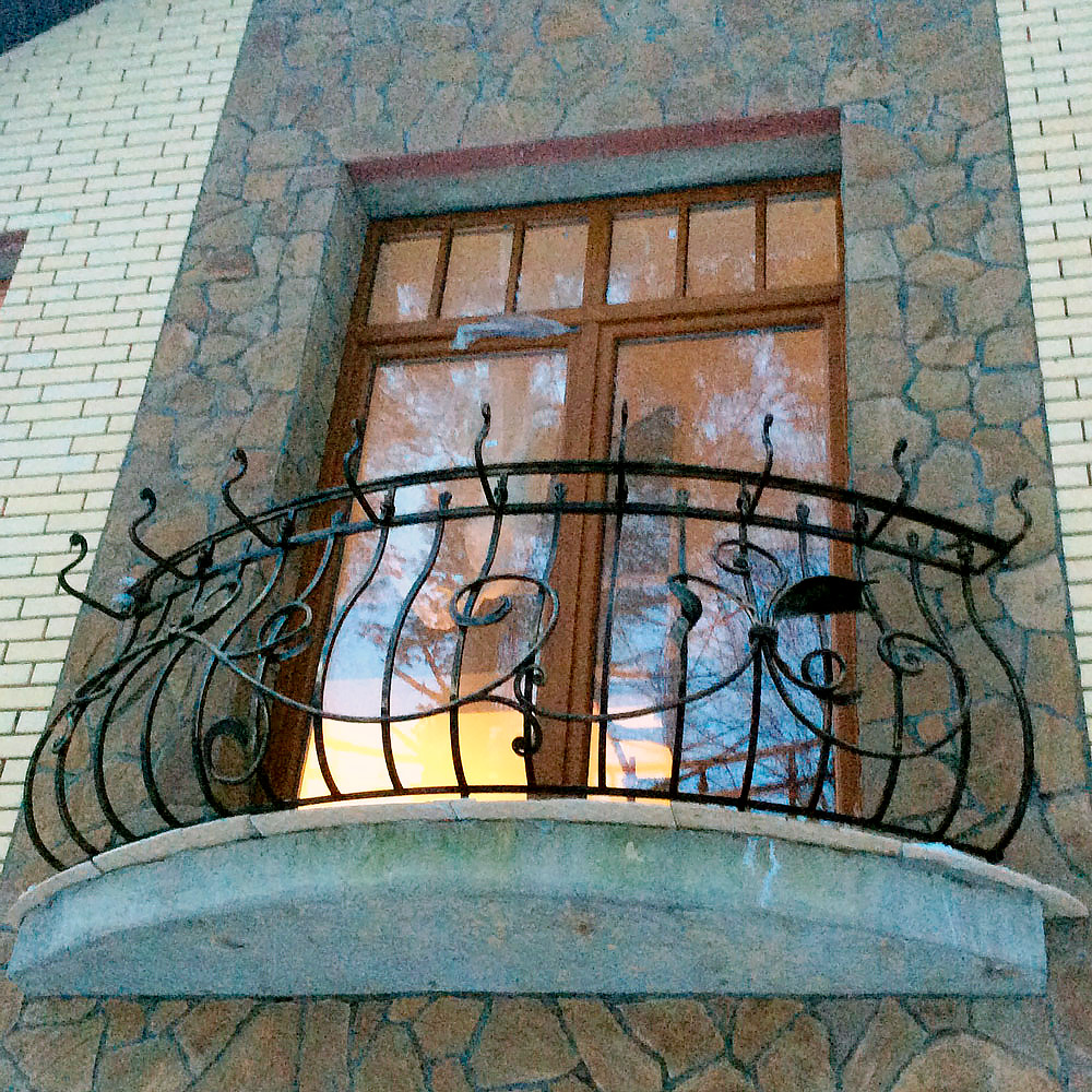 Выпуклые кованые балконы - кованый французский балкон