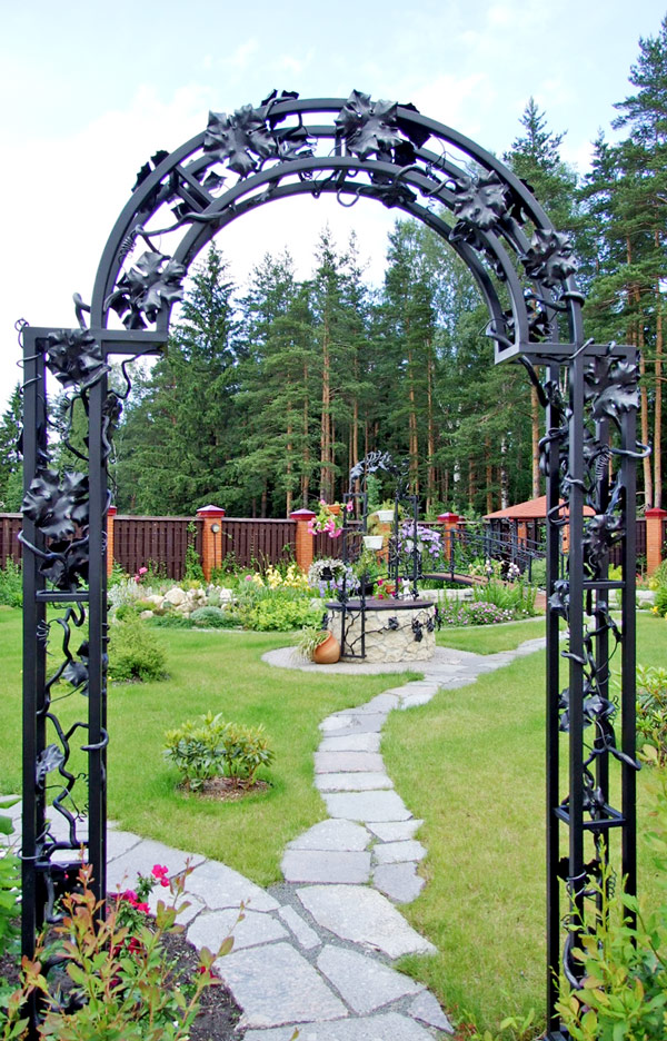 Кованая арка для сада и парка